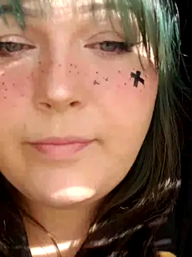 BbGurl18 online show from August 6, 9:06 pm