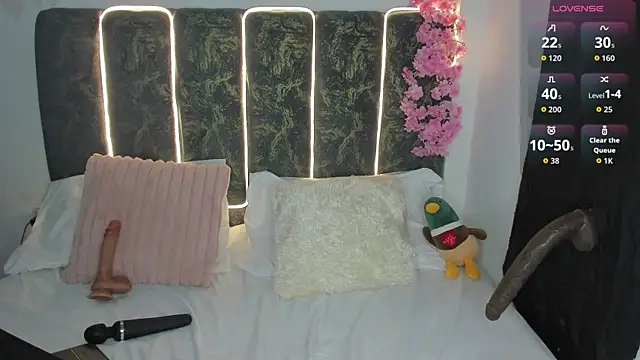 Snapshot of luany_moon chatting on July 22, 3:42 am luany moon online show from July 22, 3:42 am
