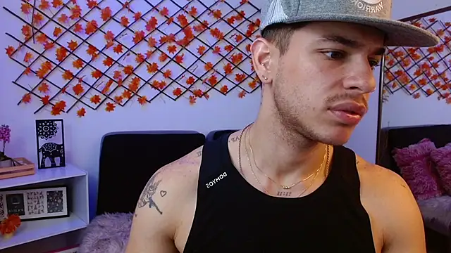  Juan023  online show from July 7, 4:04 am