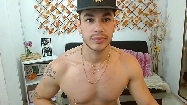  Juan023  online show from July 9, 3:32 am