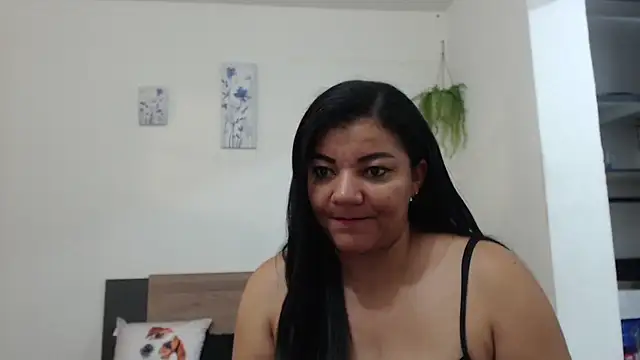 Snapshot of poppymagic chatting on July 3, 4:08 am poppymagic online show from July 3, 4:08 am