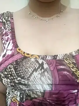 Snapshot of YourSchika chatting on July 6, 8:44 pm YourSchika online show from July 6, 8:44 pm
