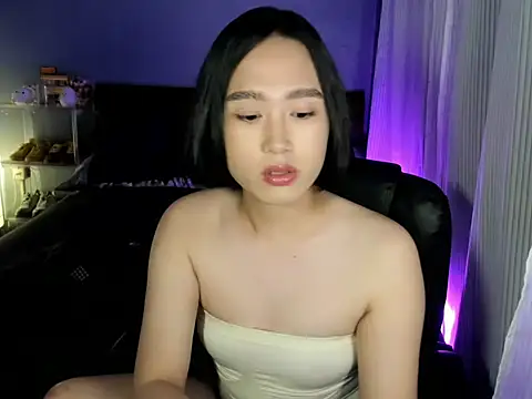 Snapshot of why_notcoconut chatting on July 7, 2:43 pm why notcoconut online show from July 7, 2:43 pm