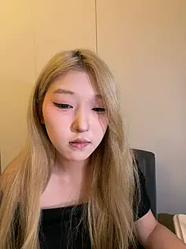liyiyi- online show from July 6, 10:56 am