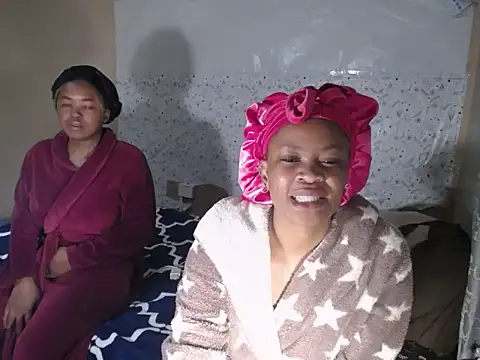 Snapshot of EssenceChubby chatting on July 7, 12:13 am EssenceChubby online show from July 7, 12:13 am