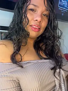 Snapshot of Rashell1_Queen chatting on July 9, 1:15 pm Rashell1 Queen online show from July 9, 1:15 pm