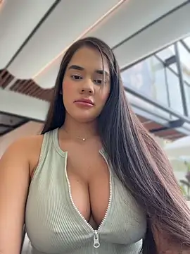 BellaLeclair  online show from July 8, 9:08 pm