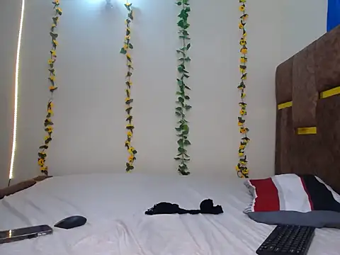Sexy Taliaa online show from July 7, 9:30 pm