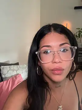 Snapshot of littlelatina chatting on July 23, 4:49 pm littlelatina online show from July 23, 4:49 pm