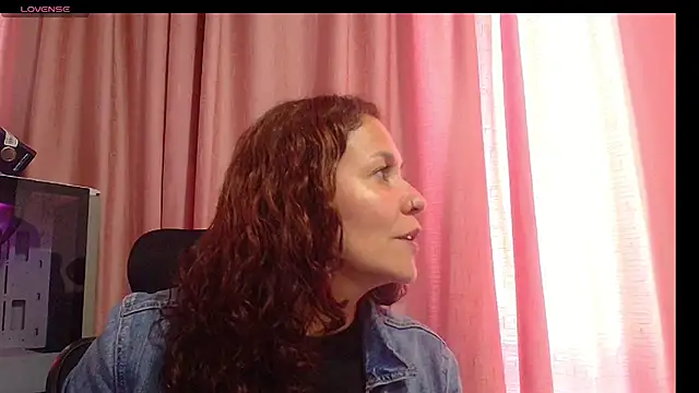 Snapshot of scarlet_velvet20 chatting on July 10, 5:26 pm scarlet velvet20 online show from July 10, 5:26 pm