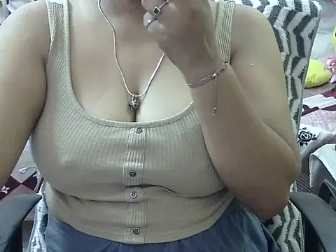 Snapshot of Hot_Soni26 chatting on July 16, 4:40 am Hot Soni26 online show from July 16, 4:40 am
