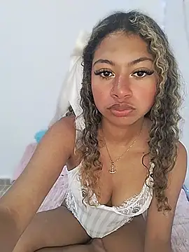 Snapshot of kimmye_333 chatting on July 11, 7:27 pm kimmye 333 online show from July 11, 7:27 pm
