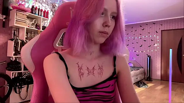 Snapshot of lonely_bunny chatting on July 11, 2:20 pm lonely bunny online show from July 11, 2:20 pm