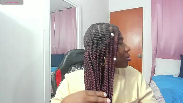 LupeAdams online show from April 7, 10:20 pm