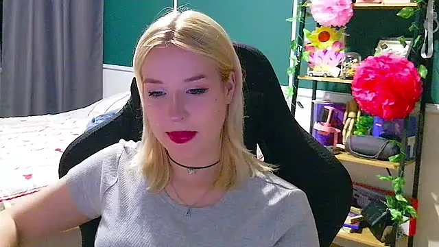 Snapshot of Eden_Rose chatting on July 25, 9:56 pm Eden Rose online show from July 25, 9:56 pm