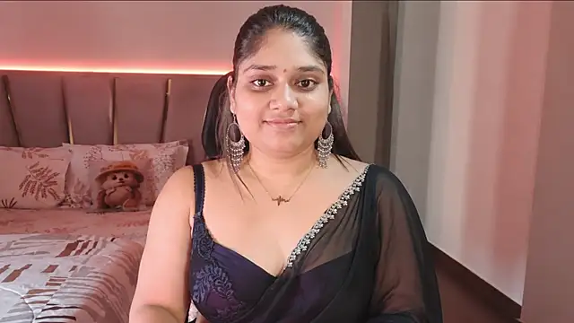 Snapshot of Varsha-ji765 chatting on July 11, 6:21 pm Varsha-ji765 online show from July 11, 6:21 pm
