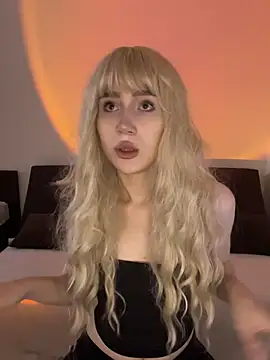 Snapshot of Charlotte_Pretty chatting on July 15, 4:51 am Charlotte Pretty online show from July 15, 4:51 am