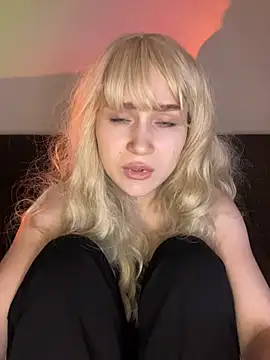 Snapshot of Charlotte_Pretty chatting on July 17, 6:13 pm Charlotte Pretty online show from July 17, 6:13 pm