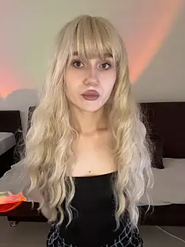 Snapshot of Charlotte_Pretty chatting on July 18, 8:07 am Charlotte Pretty online show from July 18, 8:07 am