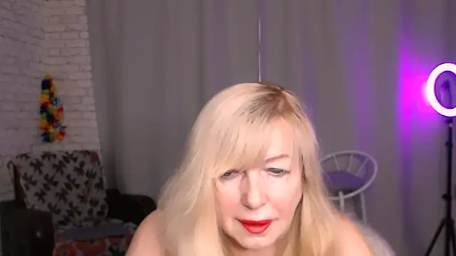 Snapshot of Samantha_Si chatting on December 7, 8:11 am Samantha Si online show from December 7, 8:11 am