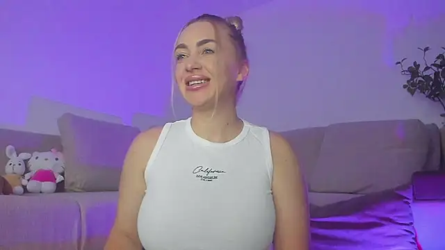 cute blondiex online show from July 22, 12:41 pm