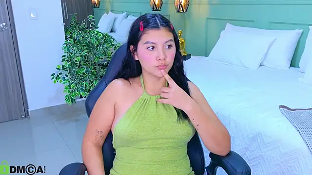 EMILIIA  LUXE   online show from July 14, 7:41 pm