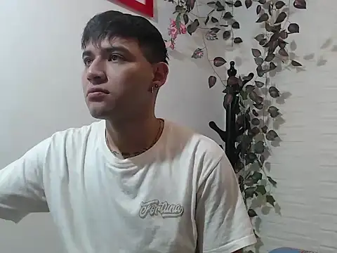 omar202612 online show from July 15, 12:43 pm