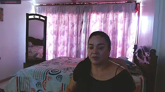 donatellarosi online show from July 22, 8:33 pm