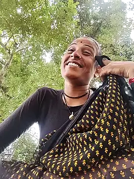 Snapshot of Priyasfhhc chatting on July 22, 6:16 am Priyasfhhc online show from July 22, 6:16 am