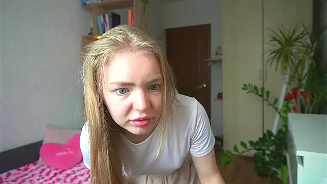 Emilyemmi online show from July 18, 7:34 am