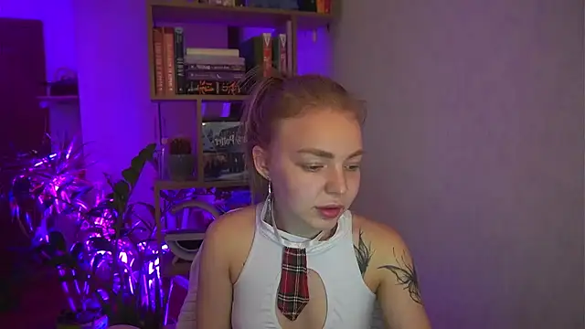Emilyemmi online show from July 23, 9:02 pm