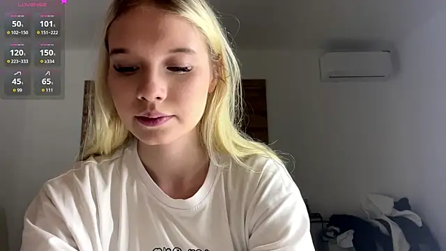 Snapshot of CarmellaCerra chatting on July 18, 10:52 am CarmellaCerra online show from July 18, 10:52 am