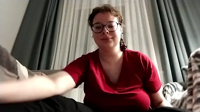 Snapshot of MulaVixen chatting on July 20, 6:43 pm MulaVixen online show from July 20, 6:43 pm