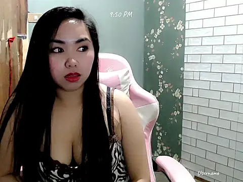 Snapshot of your_pinay_kassy chatting on July 18, 1:48 pm your pinay kassy online show from July 18, 1:48 pm