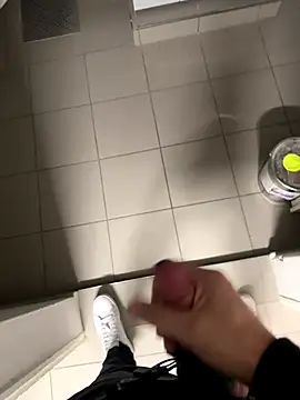 swissboy22 online show from October 29, 10:33 pm