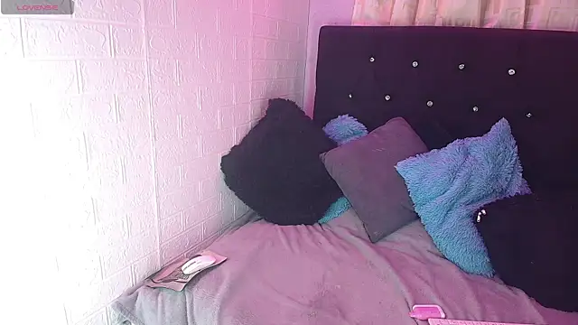 Snapshot of Tatiana_oficiall chatting on July 24, 7:06 am Tatiana oficiall online show from July 24, 7:06 am