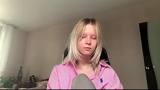 Snapshot of JessicaLowland chatting on July 22, 11:24 am JessicaLowland online show from July 22, 11:24 am