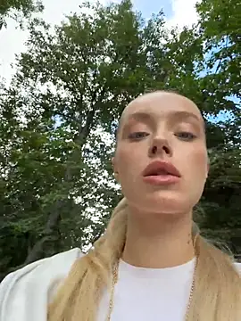 PollyDolly online show from July 23, 1:09 pm