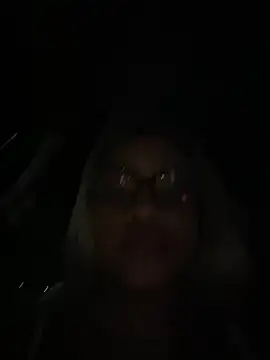 Snapshot of riri_brunnete chatting on May 23, 4:18 am riri brunnete online show from May 23, 4:18 am