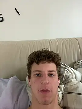 Snapshot of EvgeniiUszhin chatting on August 8, 10:50 am EvgeniiUszhin online show from August 8, 10:50 am