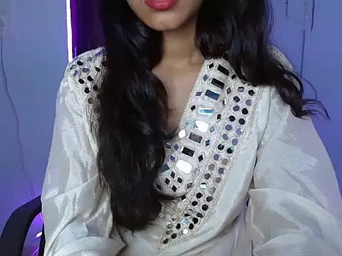 Snapshot of aayra_ chatting on July 23, 6:44 am aayra online show from July 23, 6:44 am