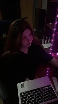 Snapshot of JosieLawton chatting on July 26, 7:10 pm JosieLawton online show from July 26, 7:10 pm