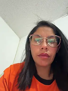 Snapshot of Mia_roux21 chatting on July 25, 6:11 am Mia roux21 online show from July 25, 6:11 am