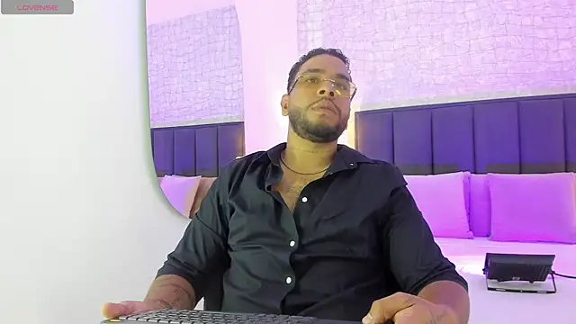 Snapshot of Jacksson_Miller_ chatting on August 3, 10:02 pm Jacksson Miller online show from August 3, 10:02 pm