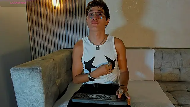 Snapshot of Damian_Wolff chatting on July 30, 5:12 pm Damian Wolff online show from July 30, 5:12 pm