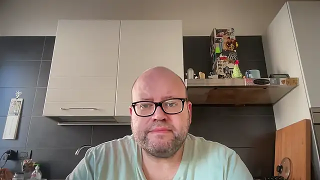 Snapshot of theitalianbear chatting on December 2, 12:29 pm theitalianbear online show from December 2, 12:29 pm