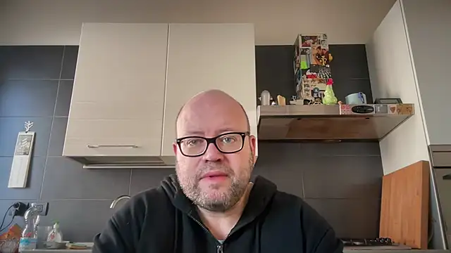 Snapshot of theitalianbear chatting on December 7, 11:51 am theitalianbear online show from December 7, 11:51 am