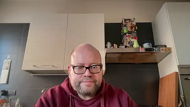 Snapshot of theitalianbear chatting on December 9, 1:55 pm theitalianbear online show from December 9, 1:55 pm