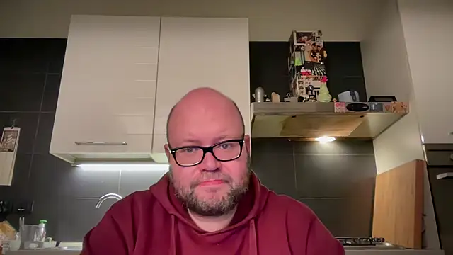 Snapshot of theitalianbear chatting on December 10, 5:33 pm theitalianbear online show from December 10, 5:33 pm