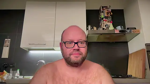 Snapshot of theitalianbear chatting on December 16, 5:00 pm theitalianbear online show from December 16, 5:00 pm